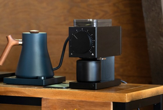 Burr grinder vs. blade grinder: Which is best?