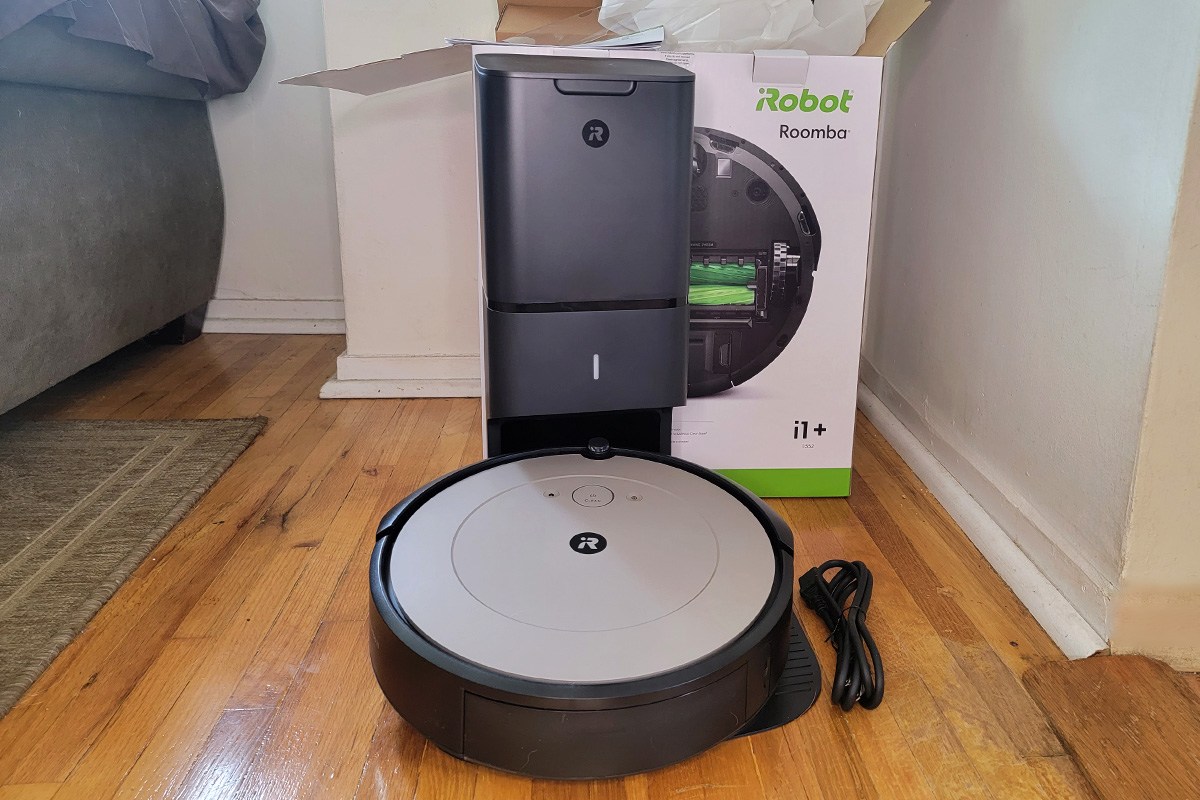 Roomba i1+ on carpet 