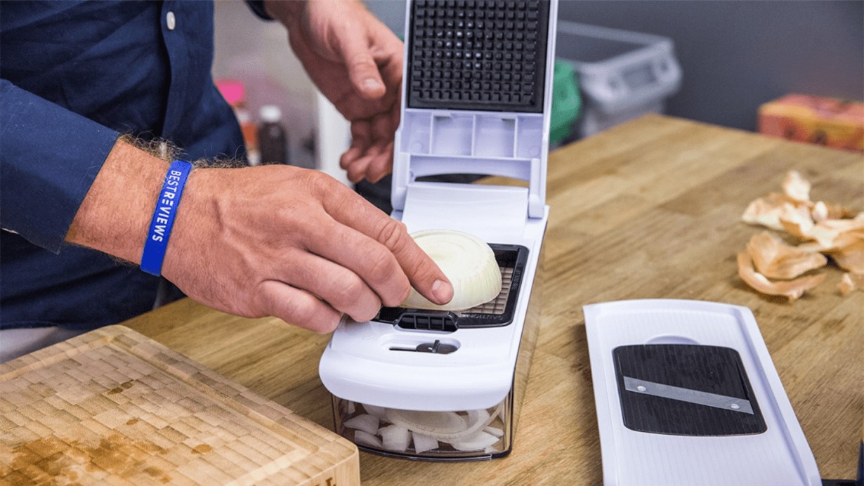 Using Onion Chopper in the kitchen Using Onion Chopper in the kitchen
