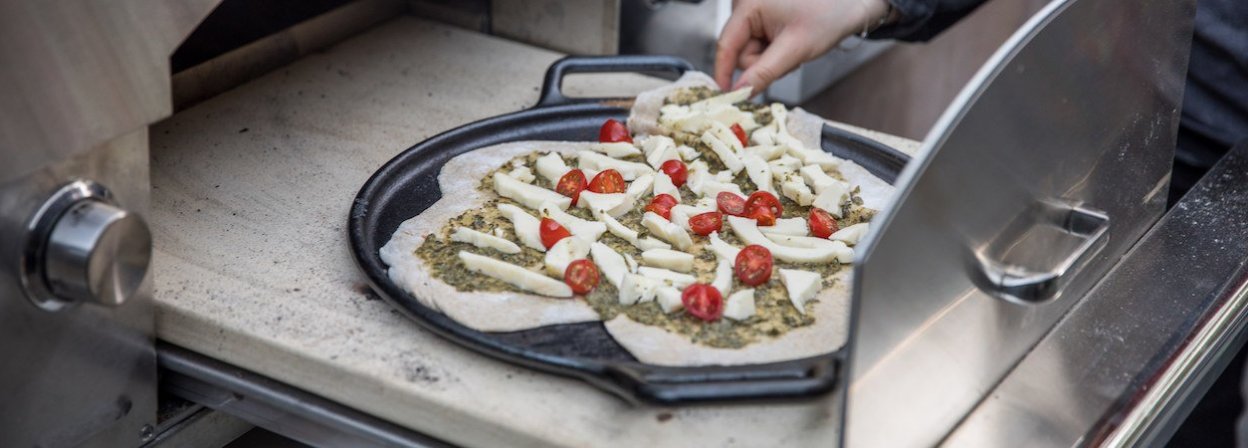 Selecting Pizza Pans? Here's What You Need To Know - Foodservice