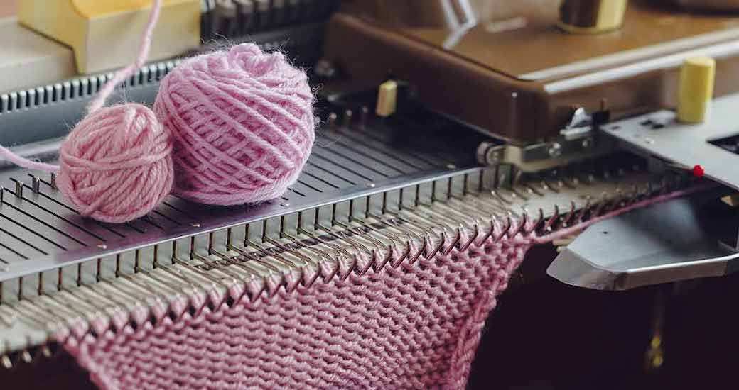 Knitting Machine W/ Yarn By NSI - NEW IN BOX - KID FRIENDLY KNITTING  MACHINE