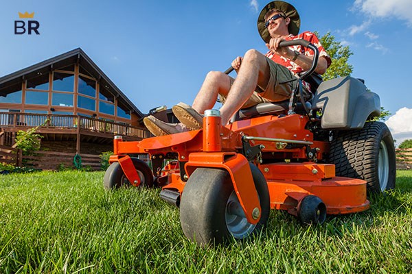 https://cdn10.bestreviews.com/images/v4desktop/image-full-page-600x400/01-residential-zero-turn-mowers-054073.jpg?p=w900