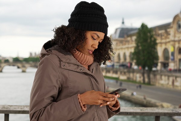 how do bluetooth beanies work?