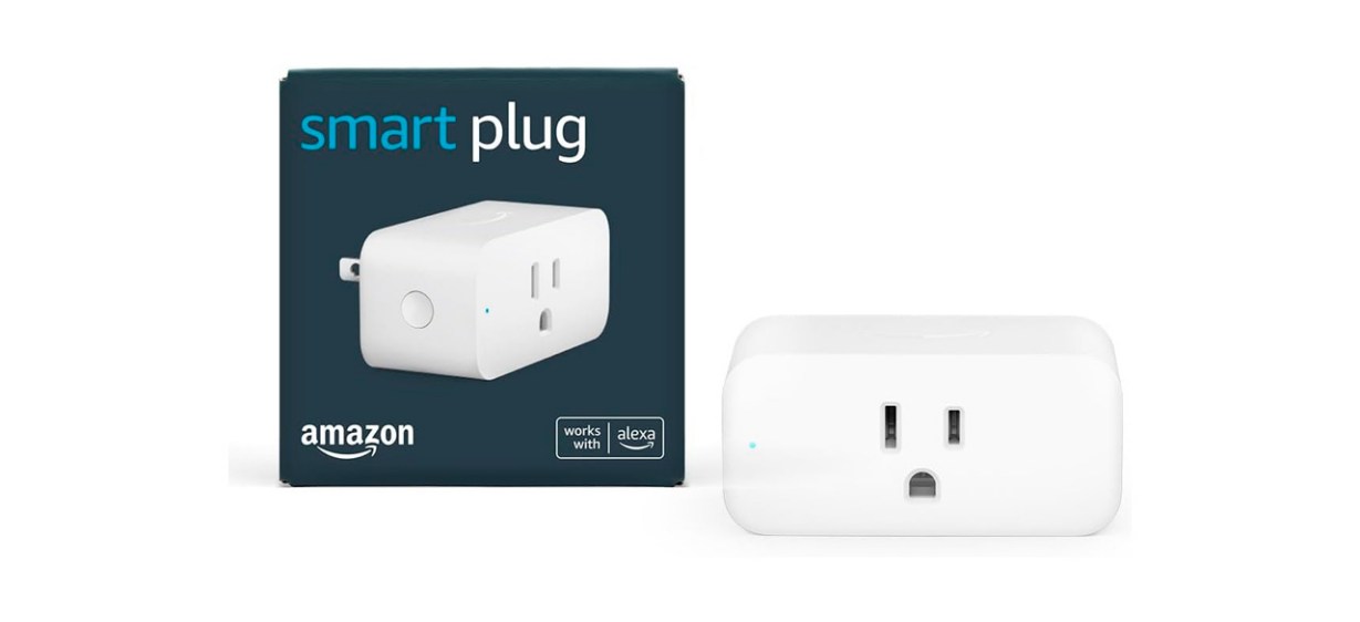 Amazon Smart Plug next to a box with a picture of the plug on it