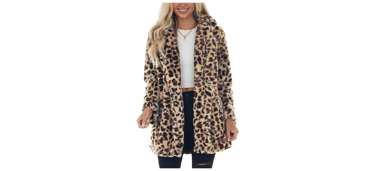 Person wearing Omoone Women's Faux Fur Jacket on white background