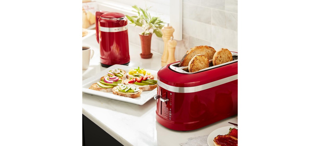 KitchenAid 4-Slice Empire Red Long Slot Toaster with High-Lift Lever