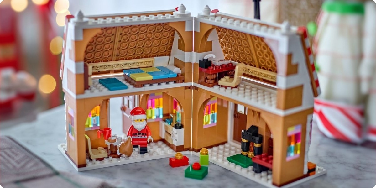 LEGO Festive Gingerbread House