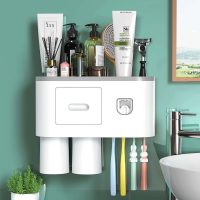 Showgoca Toothbrush Holder